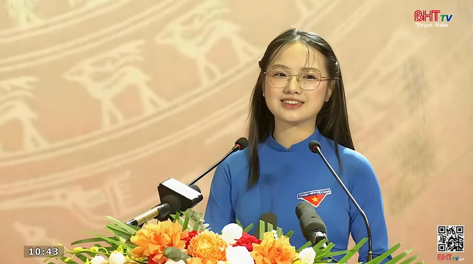 Profile siêu xịn của nữ đoàn viên áo xanh đang HOT nhất MXH: Vừa lên mạng đã va phải "con nhà người ta"! Profile siêu xịn của nữ đoàn viên áo xanh đang HOT nhất MXH: Vừa lên mạng đã va phải "con nhà người ta"!