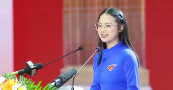 Profile siêu xịn của nữ đoàn viên áo xanh đang HOT nhất MXH: Vừa lên mạng đã va phải "con nhà người ta"!