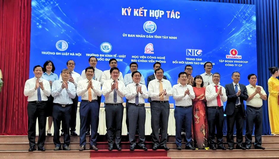 PTIT hợp tác đào tạo nhân lực số, ứng dụng AI và đổi mới sáng tạo tại Tây Ninh PTIT hợp tác đào tạo nhân lực số, ứng dụng AI và đổi mới sáng tạo tại Tây Ninh