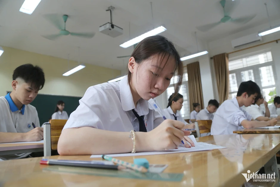Quảng Ninh thí điểm đưa đón học sinh bằng xe buýt điện trong năm học mới Quảng Ninh thí điểm đưa đón học sinh bằng xe buýt điện trong năm học mới