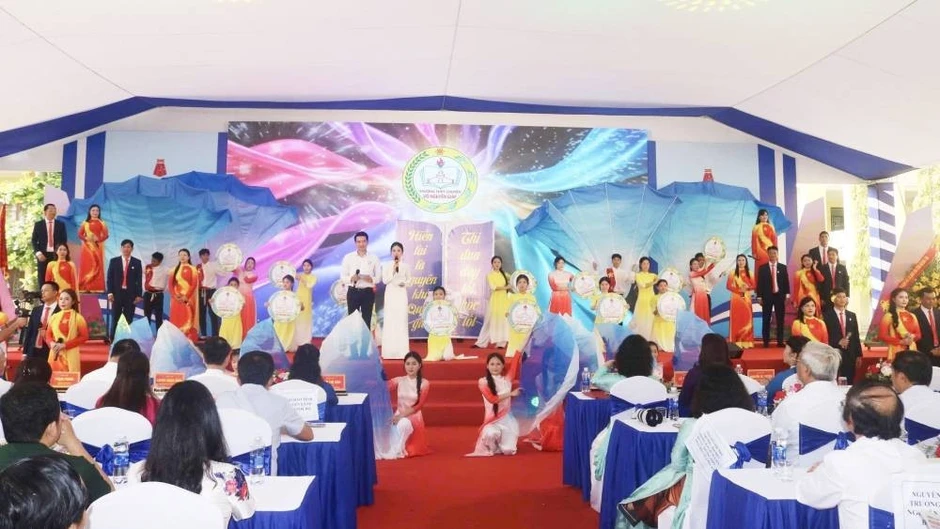 Quảng Trị: Trường trung học phổ thông chuyên Võ Nguyên Giáp đón nhận Huân chương Lao động hạng Nhất Quảng Trị: Trường trung học phổ thông chuyên Võ Nguyên Giáp đón nhận Huân chương Lao động hạng Nhất