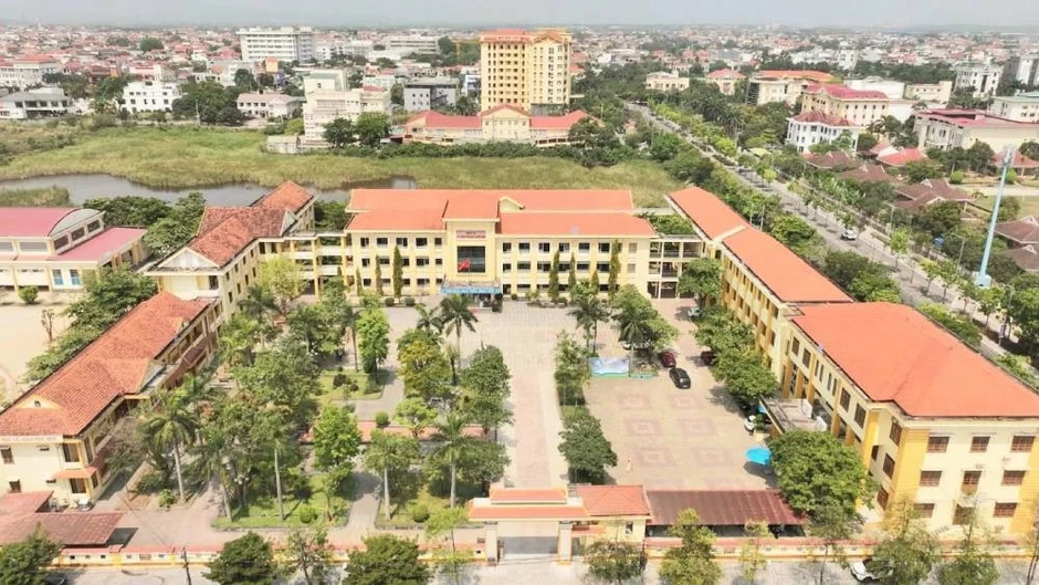 Quảng Trị: Trường trung học phổ thông chuyên Võ Nguyên Giáp đón nhận Huân chương Lao động hạng Nhất Quảng Trị: Trường trung học phổ thông chuyên Võ Nguyên Giáp đón nhận Huân chương Lao động hạng Nhất