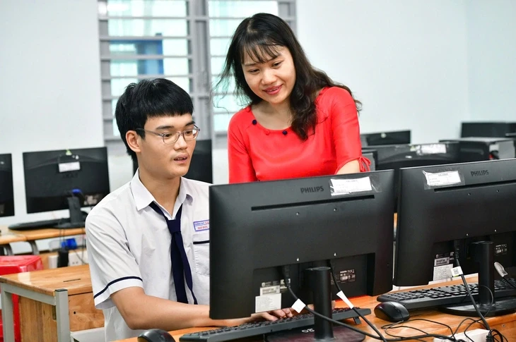 Quí Đức và điểm tuyệt đối học sinh giỏi tin học TP.HCM Quí Đức và điểm tuyệt đối học sinh giỏi tin học TP.HCM