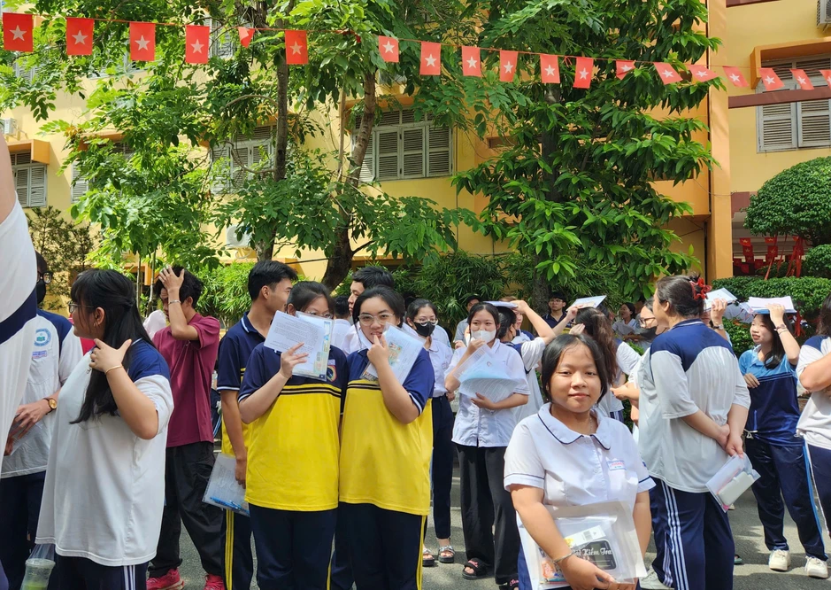 Quy định 'khoảng 600 chữ' bài văn nghị luận tốt nghiệp THPT hạn chế tư duy học sinh? Quy định 'khoảng 600 chữ' bài văn nghị luận tốt nghiệp THPT hạn chế tư duy học sinh?