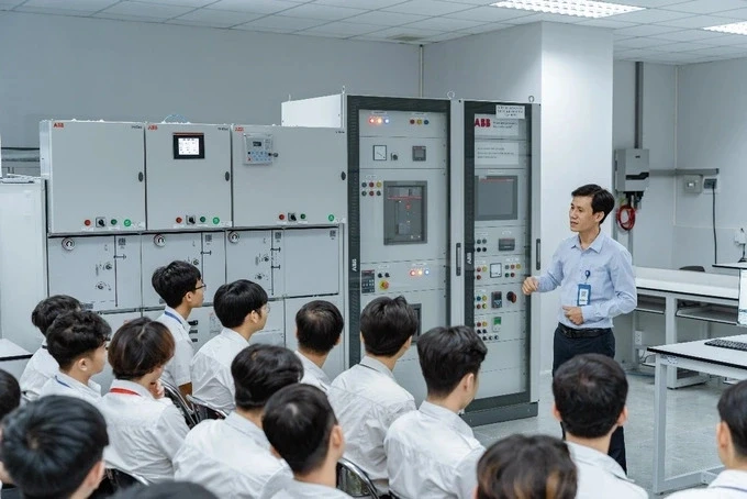 Quy định mới về tiền lương và hợp đồng của nhà giáo thỉnh giảng từ 1/9