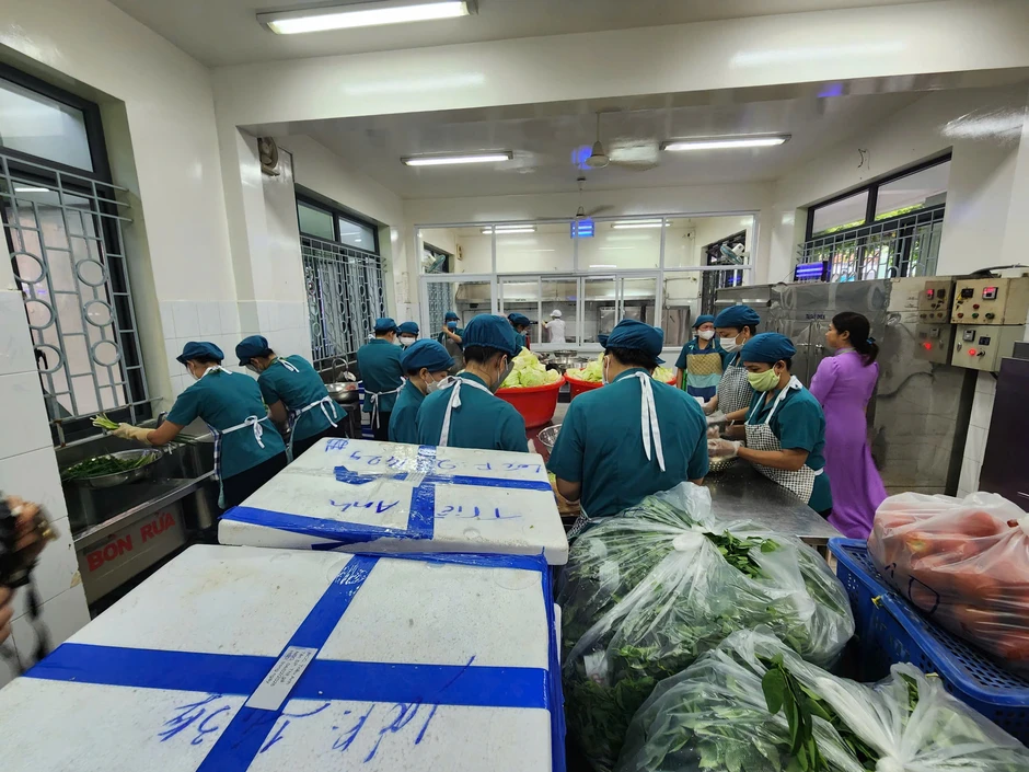 Quy trình bữa ăn bán trú: Làm bài bản nhưng vì sao hiệu trưởng vẫn lo? Quy trình bữa ăn bán trú: Làm bài bản nhưng vì sao hiệu trưởng vẫn lo?
