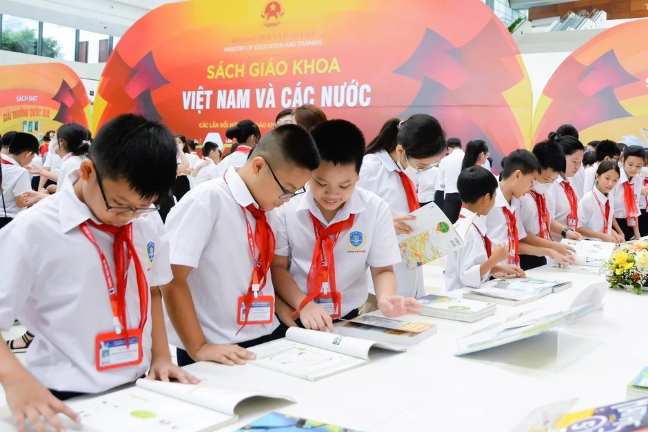 Quyền Bộ trưởng GD-ĐT trả lời về việc xác nhận học bạ thay cấp bằng THCS