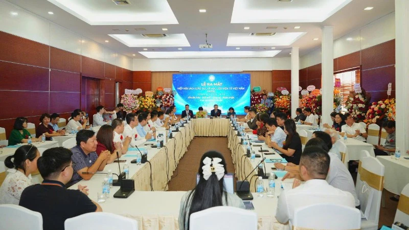 Ra mắt Hiệp hội Sách giáo dục và học liệu điện tử Việt Nam Ra mắt Hiệp hội Sách giáo dục và học liệu điện tử Việt Nam