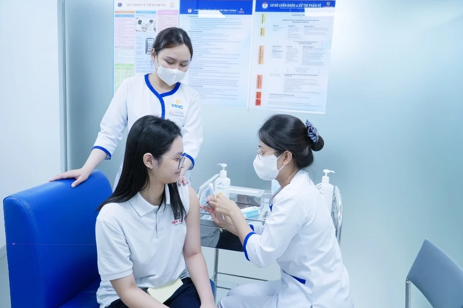 Rà soát lịch sử tiêm chủng cho học sinh toàn quốc - Báo TinVina