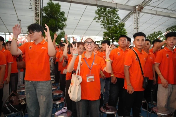 Rạng rỡ nụ cười tân sinh viên FPT Polytechnic: Trải nghiệm giá trị ngày “nhập ngũ” Rạng rỡ nụ cười tân sinh viên FPT Polytechnic: Trải nghiệm giá trị ngày “nhập ngũ”