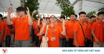 Rạng rỡ nụ cười tân sinh viên FPT Polytechnic: Trải nghiệm giá trị ngày “nhập ngũ”