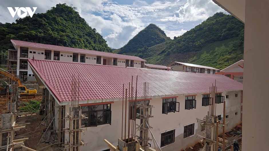 Rút ngắn từng ngày để kịp mùa tựu trường ở Phiêng Pằn, Sơn La Rút ngắn từng ngày để kịp mùa tựu trường ở Phiêng Pằn, Sơn La