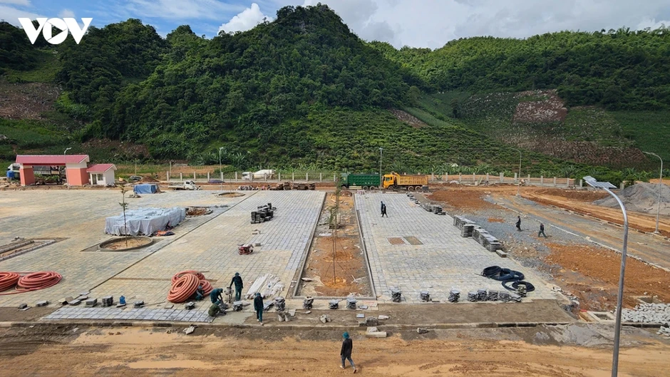 Rút ngắn từng ngày để kịp mùa tựu trường ở Phiêng Pằn, Sơn La Rút ngắn từng ngày để kịp mùa tựu trường ở Phiêng Pằn, Sơn La