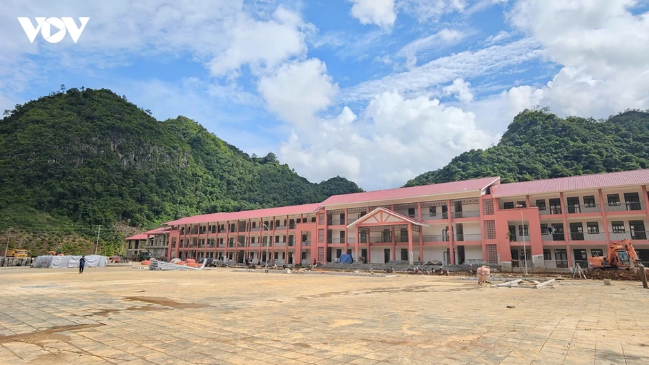 Rút ngắn từng ngày để kịp mùa tựu trường ở Phiêng Pằn, Sơn La Rút ngắn từng ngày để kịp mùa tựu trường ở Phiêng Pằn, Sơn La