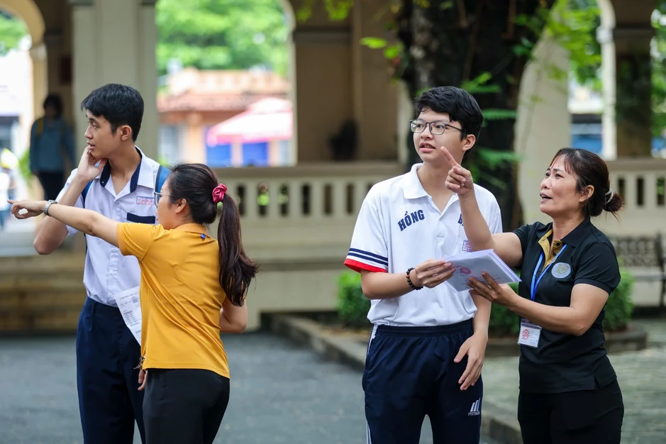 Sáng nay, 152.000 thí sinh thi lớp 10 ở TP.HCM làm thủ tục dự thi Sáng nay, 152.000 thí sinh thi lớp 10 ở TP.HCM làm thủ tục dự thi
