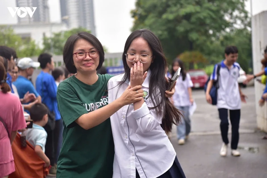 Sáng nay (29/5), thí sinh Hà Nội làm thủ tục dự thi lớp 10 THPT công lập Sáng nay (29/5), thí sinh Hà Nội làm thủ tục dự thi lớp 10 THPT công lập