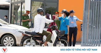 Sáng nay, 326 thí sinh tại điểm thi Chuyên Tuyên Quang thi môn đầu tiên