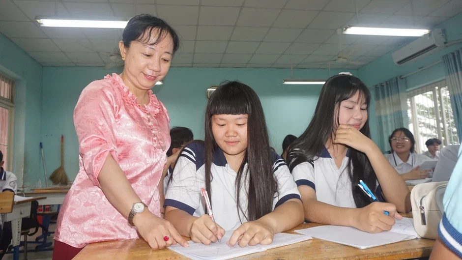 Sát giờ G thi lớp 10: Quy tắc 60-40-20 môn toán và món quà bất ngờ Sát giờ G thi lớp 10: Quy tắc 60-40-20 môn toán và món quà bất ngờ