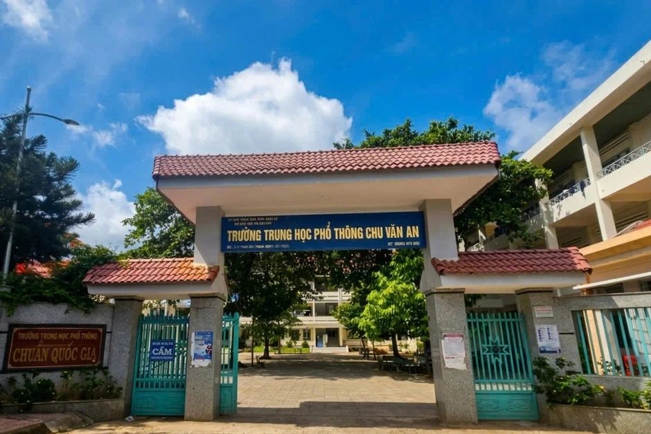 Sau gần 4 năm "vác đơn" khiếu nại, thầy giáo được bổ nhiệm phó hiệu trưởng Sau gần 4 năm "vác đơn" khiếu nại, thầy giáo được bổ nhiệm phó hiệu trưởng
