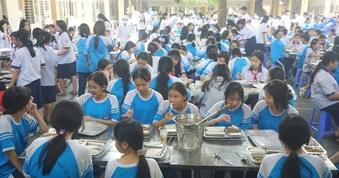 Sau vụ nghi ngộ độc tại trường học, TP.HCM giám sát chặt bữa ăn bán trú