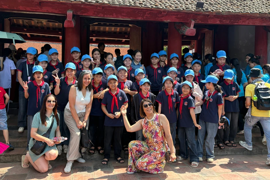 Sĩ tử đội nắng tới Văn Miếu cầu may trước ngày thi lớp 10 Sĩ tử đội nắng tới Văn Miếu cầu may trước ngày thi lớp 10