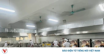 Siết bữa ăn học đường bằng “khung 10 bước”: Có đủ chặn rủi ro từ bếp đến bàn ăn?