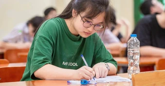 Siết học thêm trong trường, phụ huynh cho con học trung tâm đắt gấp 5 lần