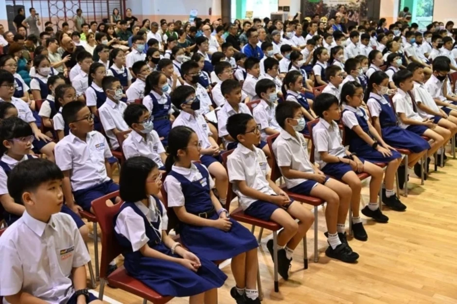 Singapore cho dùng roi mây phạt học sinh bắt nạt bạn Singapore cho dùng roi mây phạt học sinh bắt nạt bạn