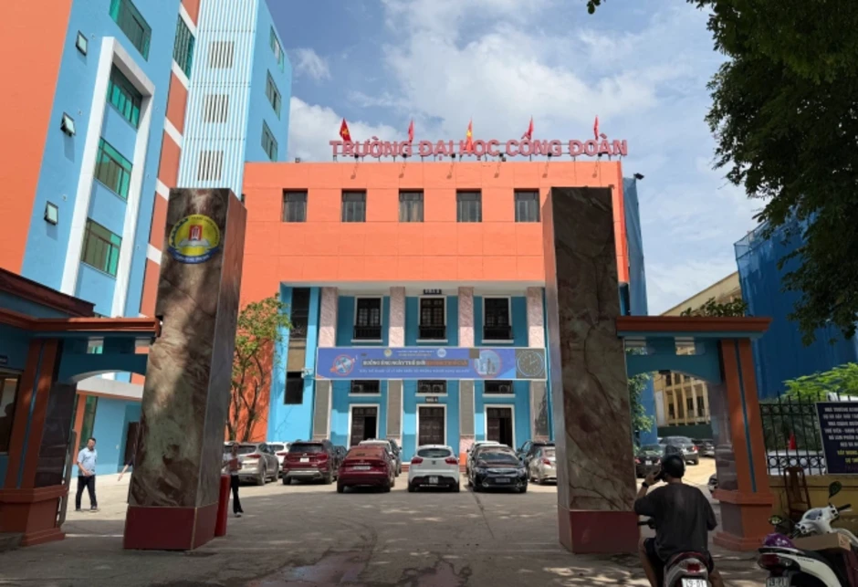 Sinh viên bức xúc vì bất ngờ phải thi chuẩn đầu ra Tiếng Anh, Tin học Sinh viên bức xúc vì bất ngờ phải thi chuẩn đầu ra Tiếng Anh, Tin học