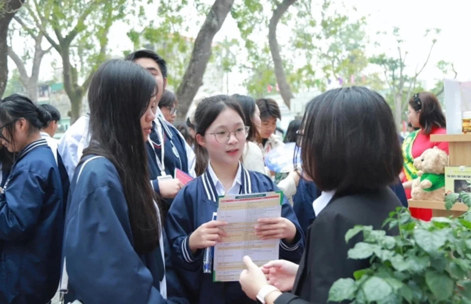 Sinh viên bức xúc vì bị 'ép' tham gia câu lạc bộ Sinh viên bức xúc vì bị 'ép' tham gia câu lạc bộ