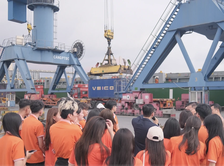 Sinh viên có việc làm trước ngày nhận bằng: Trường Đại học Đại Nam đưa doanh nghiệp vào giảng đường Sinh viên có việc làm trước ngày nhận bằng: Trường Đại học Đại Nam đưa doanh nghiệp vào giảng đường