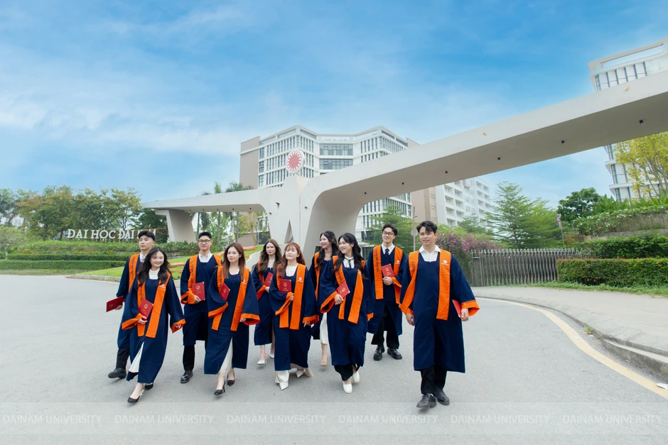 Sinh viên có việc làm trước ngày nhận bằng: Trường Đại học Đại Nam đưa doanh nghiệp vào giảng đường Sinh viên có việc làm trước ngày nhận bằng: Trường Đại học Đại Nam đưa doanh nghiệp vào giảng đường