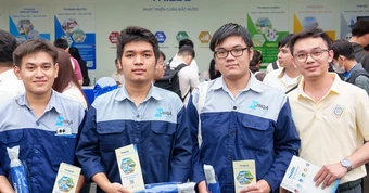 Sinh viên kỹ thuật chưa tốt nghiệp đã 'đắt như tôm tươi'