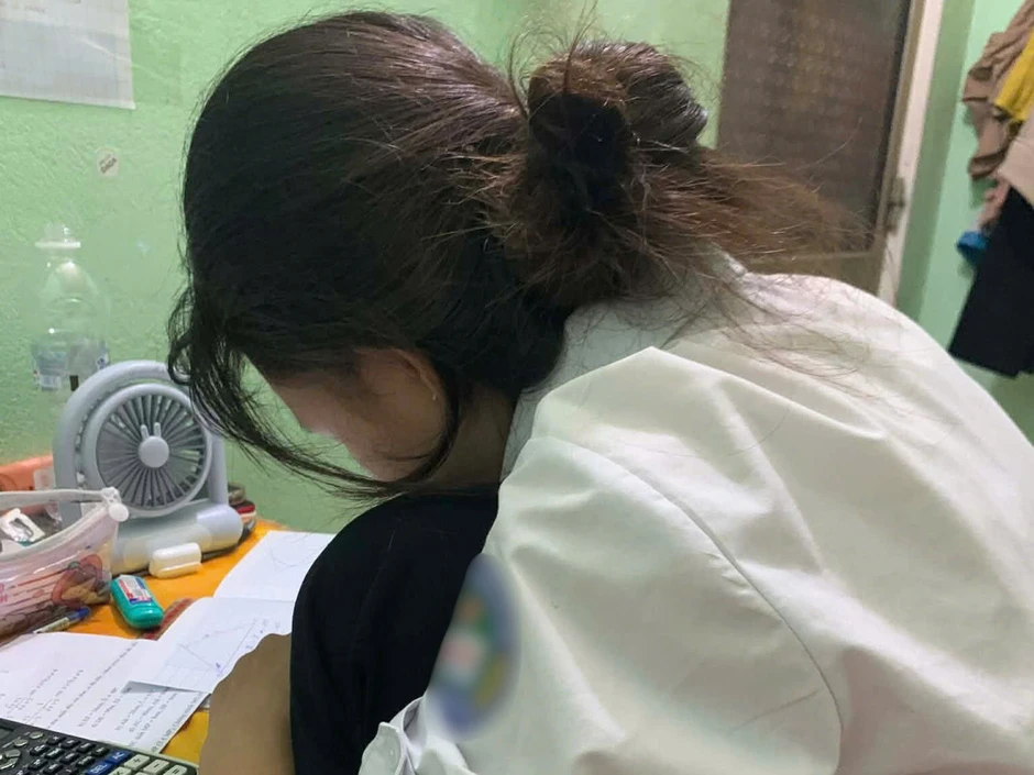 Sinh viên kể chuyện đi làm gia sư, sốc vì bị học sinh hỏi “sao cô xấu quá” Sinh viên kể chuyện đi làm gia sư, sốc vì bị học sinh hỏi “sao cô xấu quá”