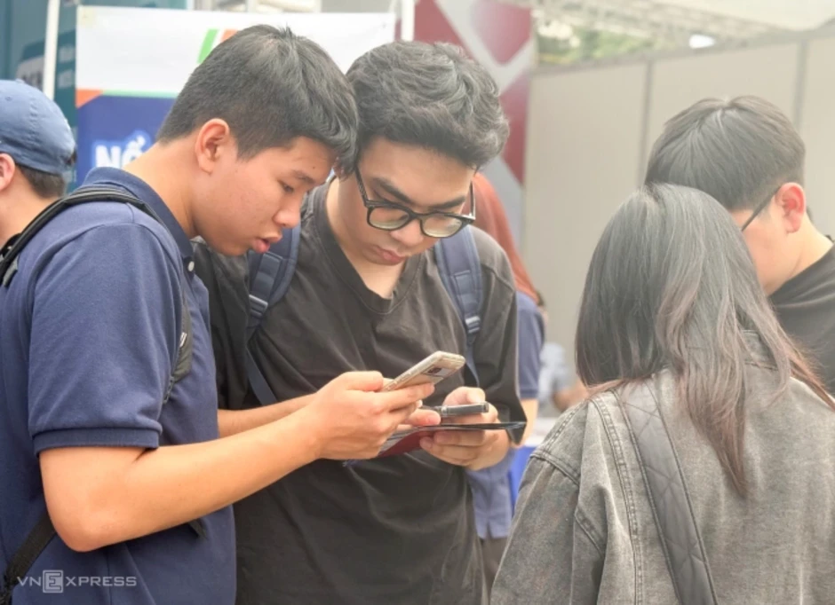 'Sinh viên không nên kén việc lương cao khi mới ra trường' 'Sinh viên không nên kén việc lương cao khi mới ra trường'