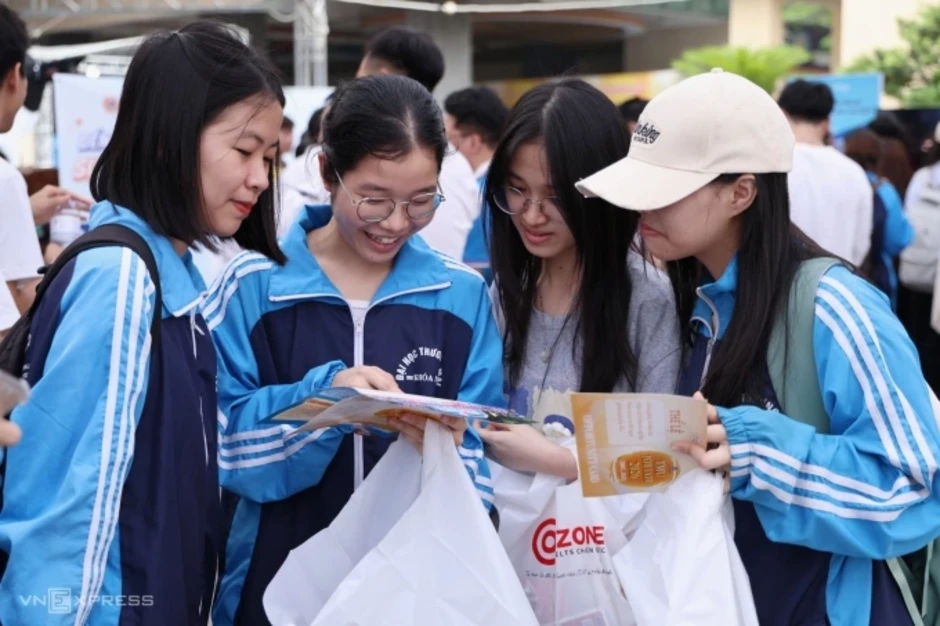 Sinh viên kinh tế 'không lo thiếu việc', lương khởi điểm tới 20 triệu Sinh viên kinh tế 'không lo thiếu việc', lương khởi điểm tới 20 triệu
