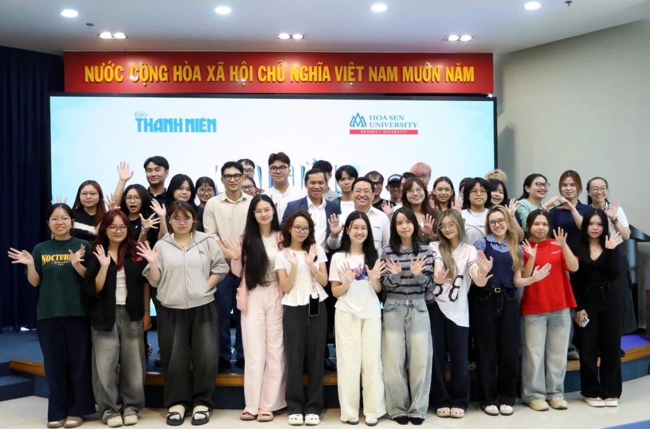 Sinh viên ngành quan hệ công chúng phóng máy bay để… chọn đề thi cuối kỳ Sinh viên ngành quan hệ công chúng phóng máy bay để… chọn đề thi cuối kỳ