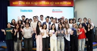 Sinh viên ngành quan hệ công chúng phóng máy bay để… chọn đề thi cuối kỳ
