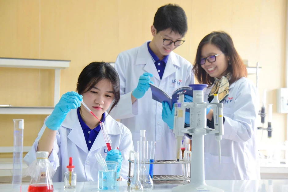 Sinh viên ngành Y dược chia sẻ niềm vinh dự khi đọc lời thề y đức Sinh viên ngành Y dược chia sẻ niềm vinh dự khi đọc lời thề y đức