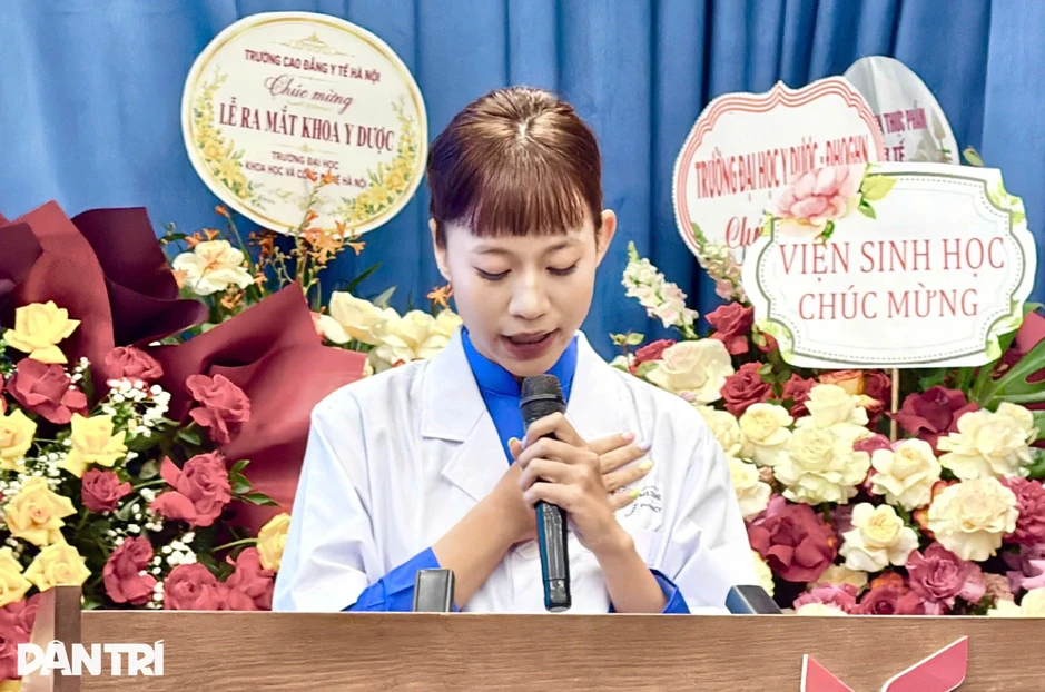 Sinh viên ngành Y dược chia sẻ niềm vinh dự khi đọc lời thề y đức Sinh viên ngành Y dược chia sẻ niềm vinh dự khi đọc lời thề y đức