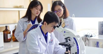 Sinh viên ngành Y dược chia sẻ niềm vinh dự khi đọc lời thề y đức