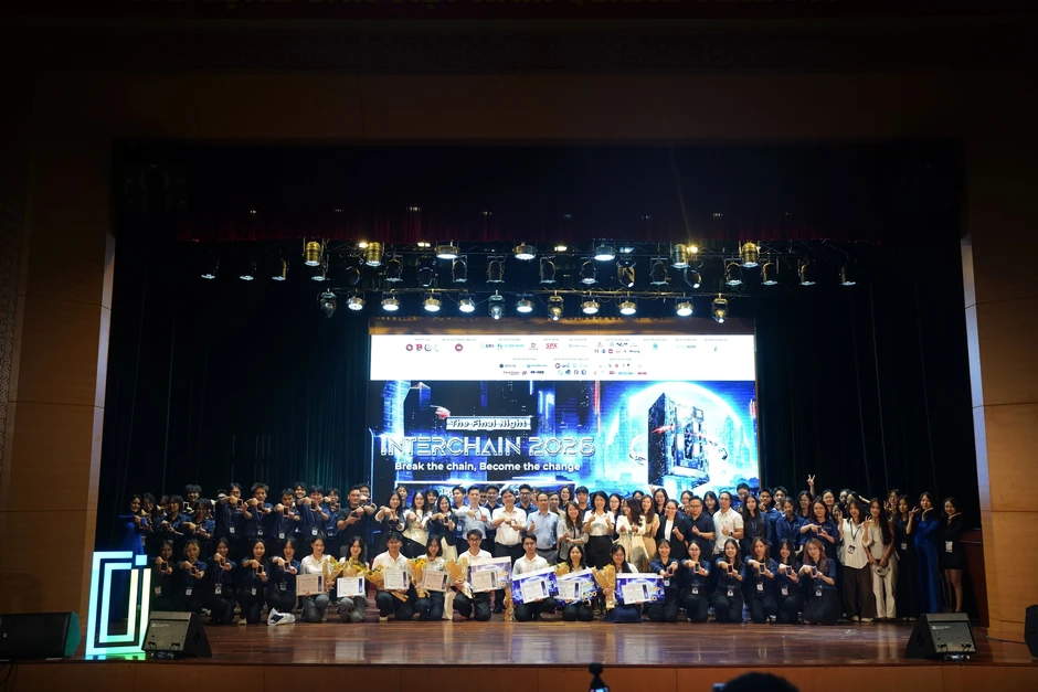 Sinh viên Ngoại thương tạo nên đêm tranh tài nghẹt thở của những nhà quản trị tương lai Sinh viên Ngoại thương tạo nên đêm tranh tài nghẹt thở của những nhà quản trị tương lai