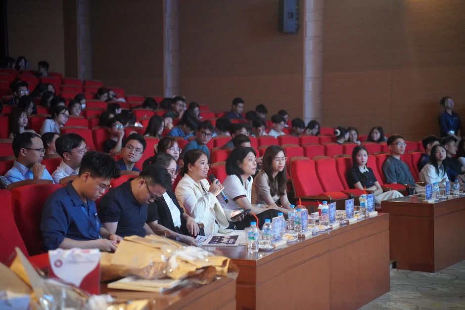 Sinh viên Ngoại thương tạo nên đêm tranh tài nghẹt thở của những nhà quản trị tương lai Sinh viên Ngoại thương tạo nên đêm tranh tài nghẹt thở của những nhà quản trị tương lai