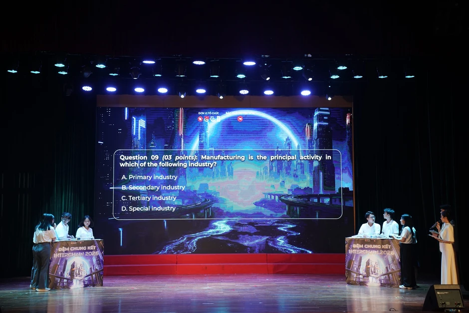 Sinh viên Ngoại thương tạo nên đêm tranh tài nghẹt thở của những nhà quản trị tương lai Sinh viên Ngoại thương tạo nên đêm tranh tài nghẹt thở của những nhà quản trị tương lai