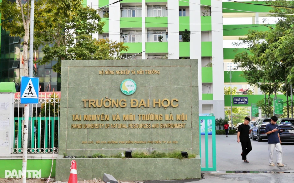 Sinh viên phải nộp đoàn phí cao bất thường, trường nói không chỉ đạo thu
