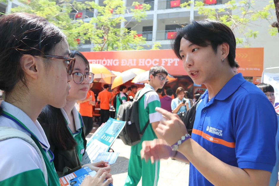 Sinh viên quốc tế 'bật mí' bất ngờ về giáo dục Việt Nam Sinh viên quốc tế 'bật mí' bất ngờ về giáo dục Việt Nam