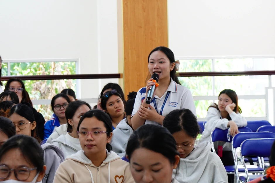 Sinh viên sư phạm học thực tế về... nỗi đau tại bệnh viện Sinh viên sư phạm học thực tế về... nỗi đau tại bệnh viện