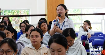 Sinh viên sư phạm học thực tế về... nỗi đau tại bệnh viện
