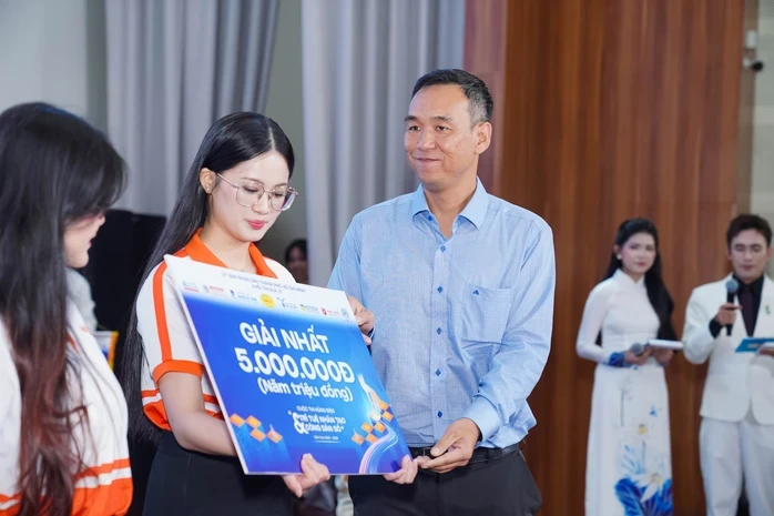 Sinh viên tranh tài hùng biện công dân số