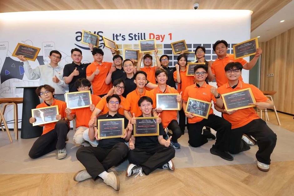 Sinh viên Việt đứng top 1 hackathon AI lớn nhất Đông Nam Á Sinh viên Việt đứng top 1 hackathon AI lớn nhất Đông Nam Á